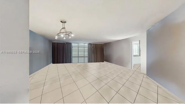 Foto de propiedad en 1401 NE 191st Street D117, Miami, FL 33179 Miami con MLS# 