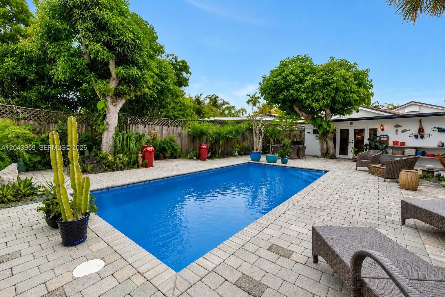 Foto de propiedad en 1401 NE 33rd Street, Oakland Park, FL 33334 Oakland Park con MLS# 