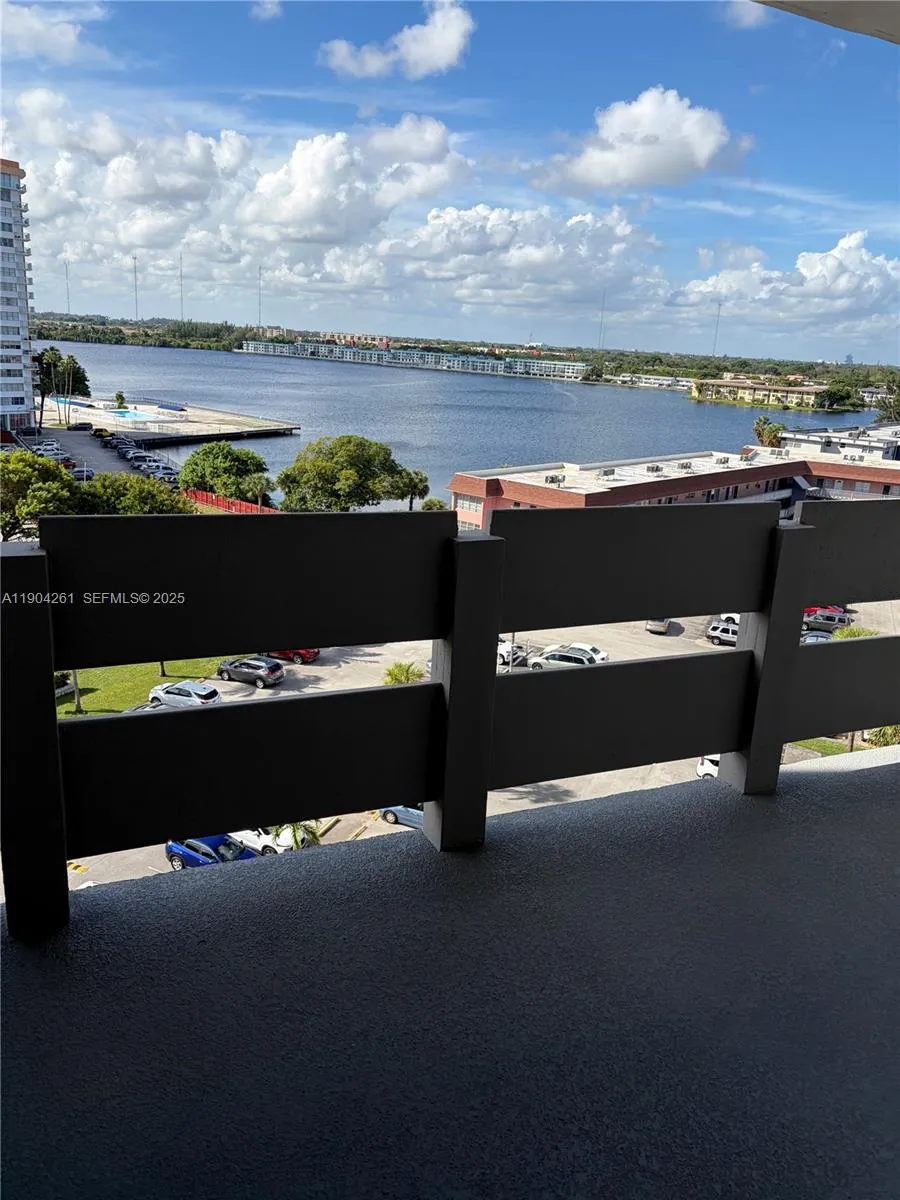 Foto de propiedad en 1401 NE Miami Gardens Drive 997, Miami, FL 33179 Miami con MLS# 