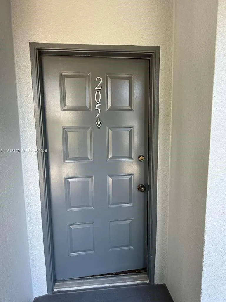 Foto de propiedad en 1401 SW 128th Terrace 205H, Pembroke Pines, FL 33027 Pembroke Pines con MLS# 