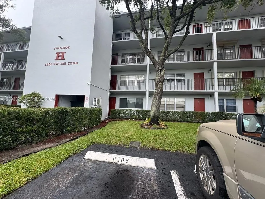 En Venta 1401 SW 135th Terrace 108H, Pembroke Pines, FL 33027, Pembroke Pines, FL 33027