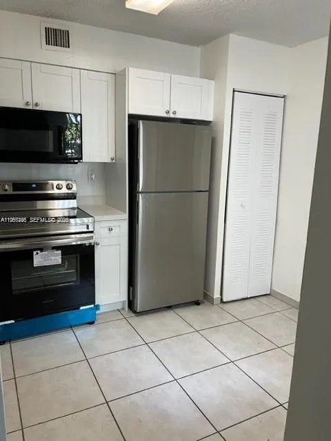 Foto de propiedad en 14020 SW 90th Terrace 14020, Miami, FL 33186 Miami con MLS# 