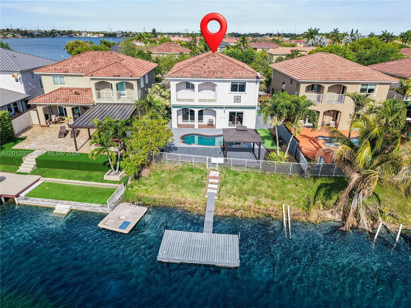 Foto de propiedad en 14024 SW 132nd Avenue, Miami, FL 33186 Miami con MLS# 