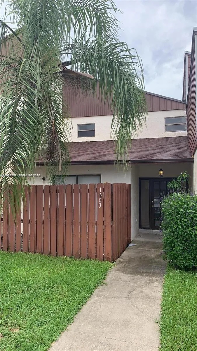 Foto de propiedad en 1403 White Pine Drive, Wellington, FL 33414 Wellington con MLS# 
