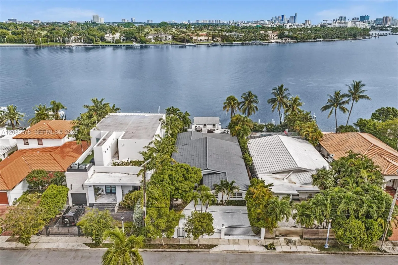 En Renta 1405 Stillwater Drive, Miami Beach, FL 33141, Miami Beach, FL 33141