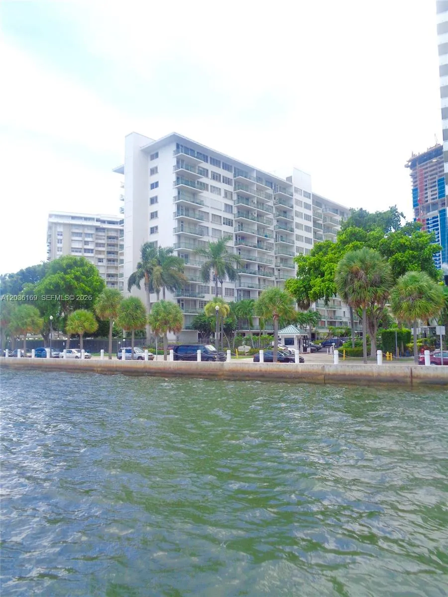 En Renta 1408 Brickell Bay Drive 613, Miami, FL 33131, Miami, FL 33131