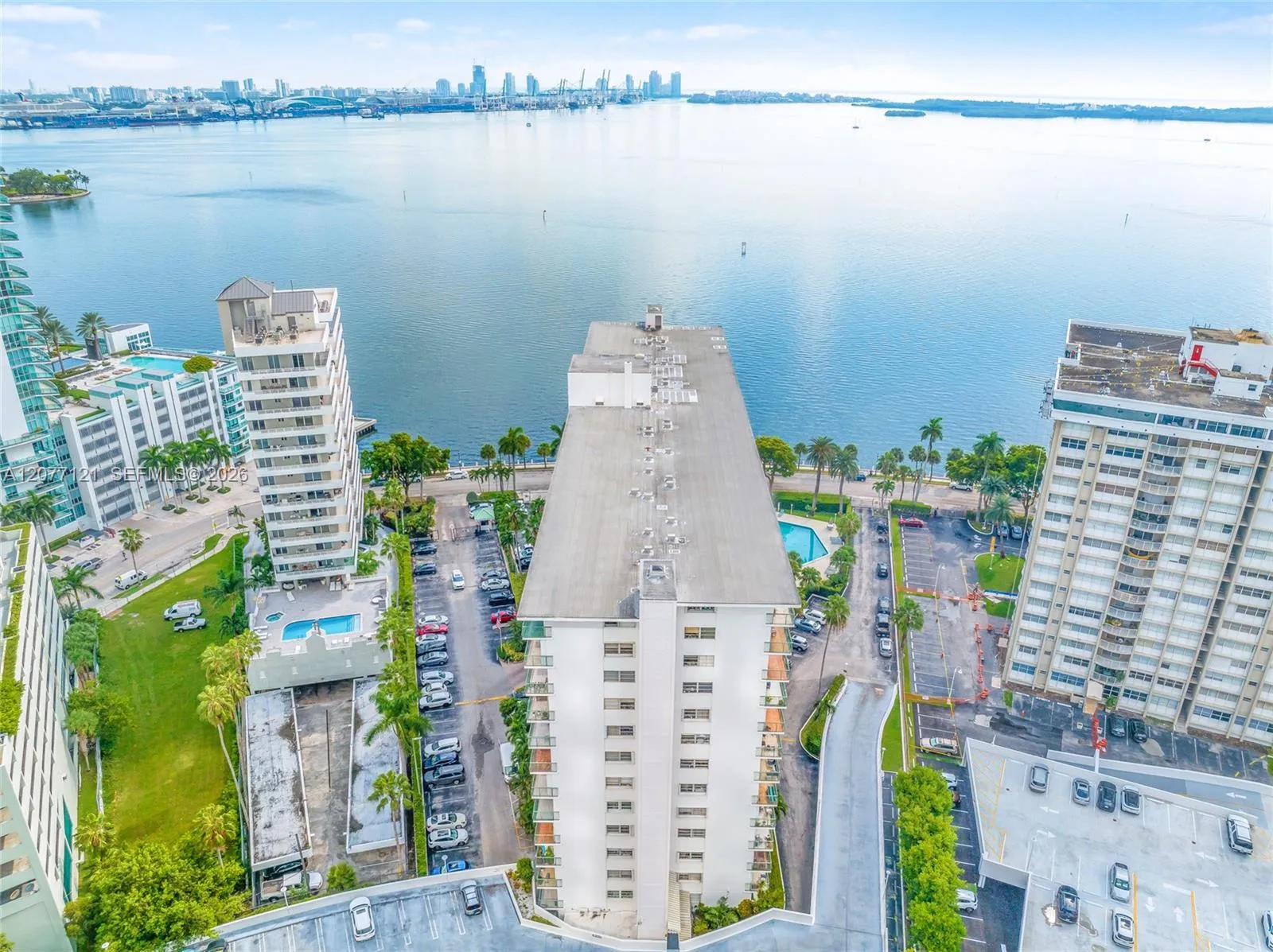 Foto de propiedad en 1408 Brickell Bay Drive 703, Miami, FL 33131 Miami con MLS# 