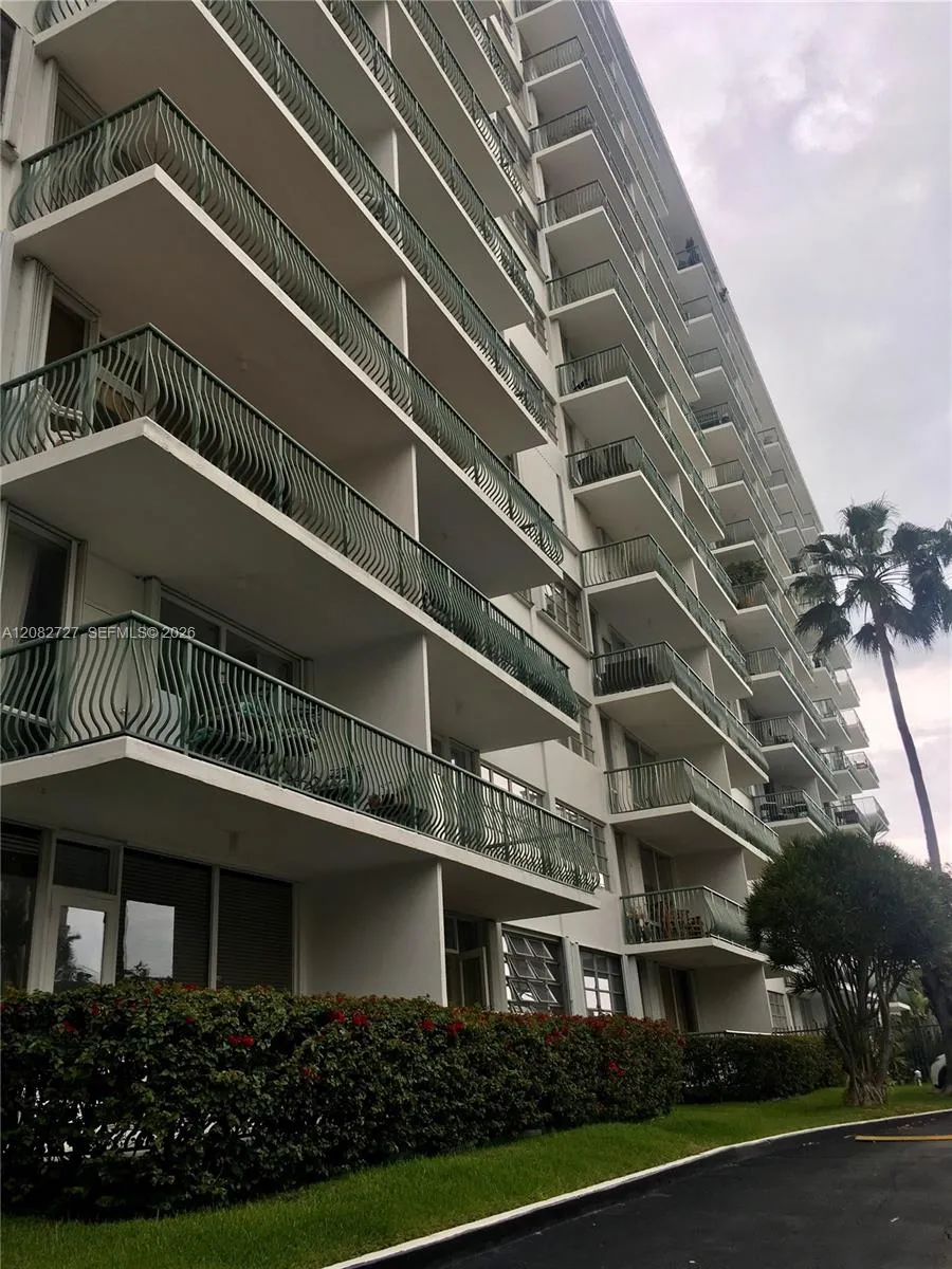 Foto de propiedad en 1408 Brickell Bay Drive 912, Miami, FL 33131 Miami con MLS# 