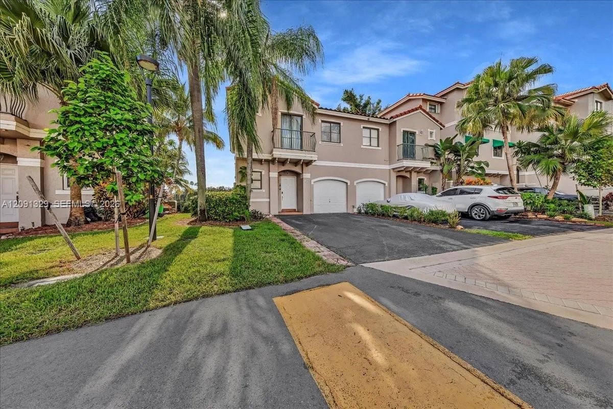 Foto de propiedad en 1408 NW 126th Avenue 1408, Sunrise, FL 33323 Sunrise con MLS# 