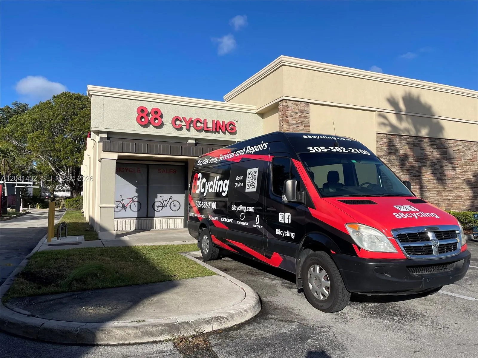Foto de propiedad en 14097 SW 88th Street, Miami, FL 33186 Miami con MLS# 