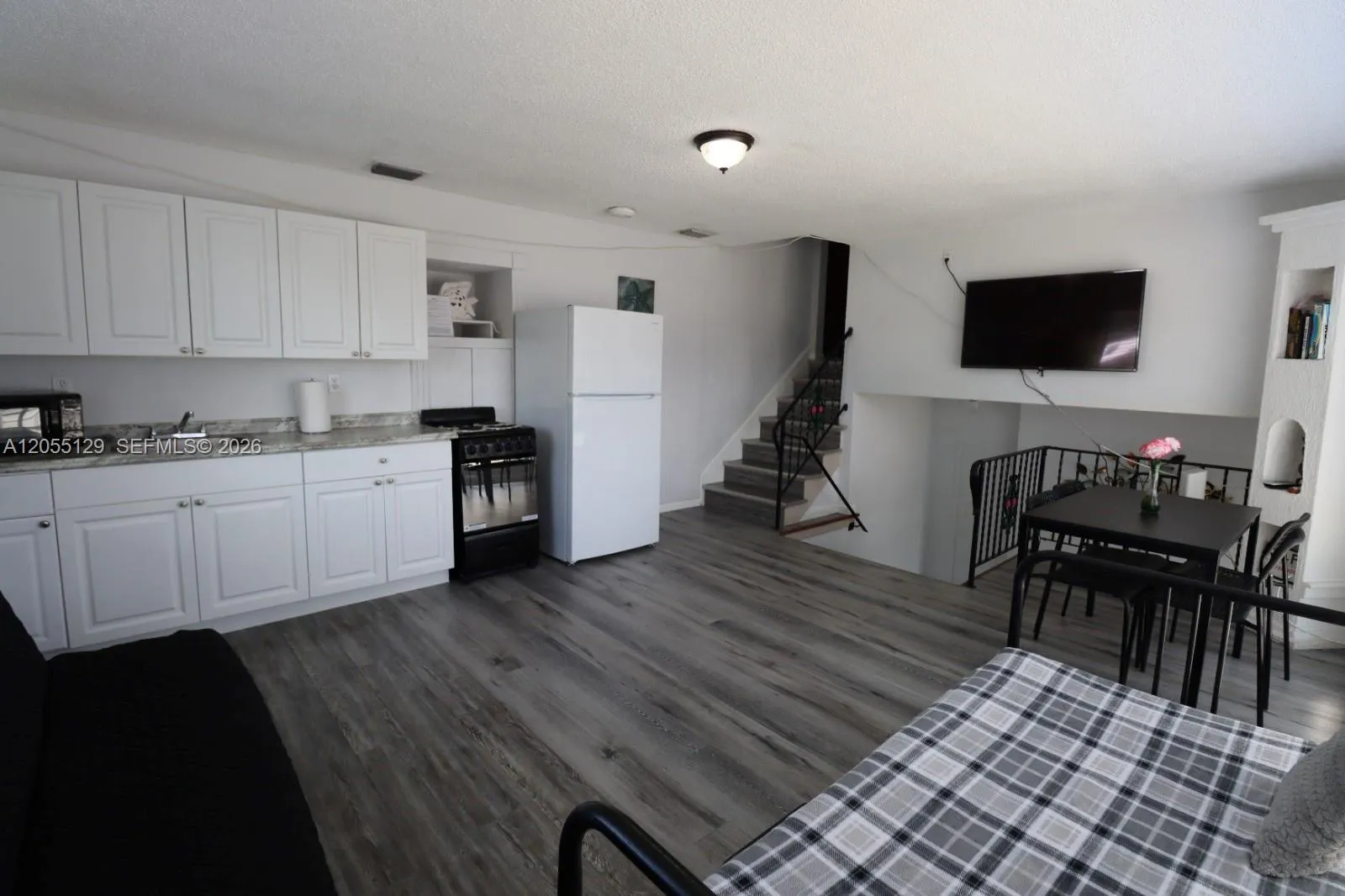 Foto de propiedad en 141 Mcarthur Parkway A, Pembroke Pines, FL 33024 Pembroke Pines con MLS# 
