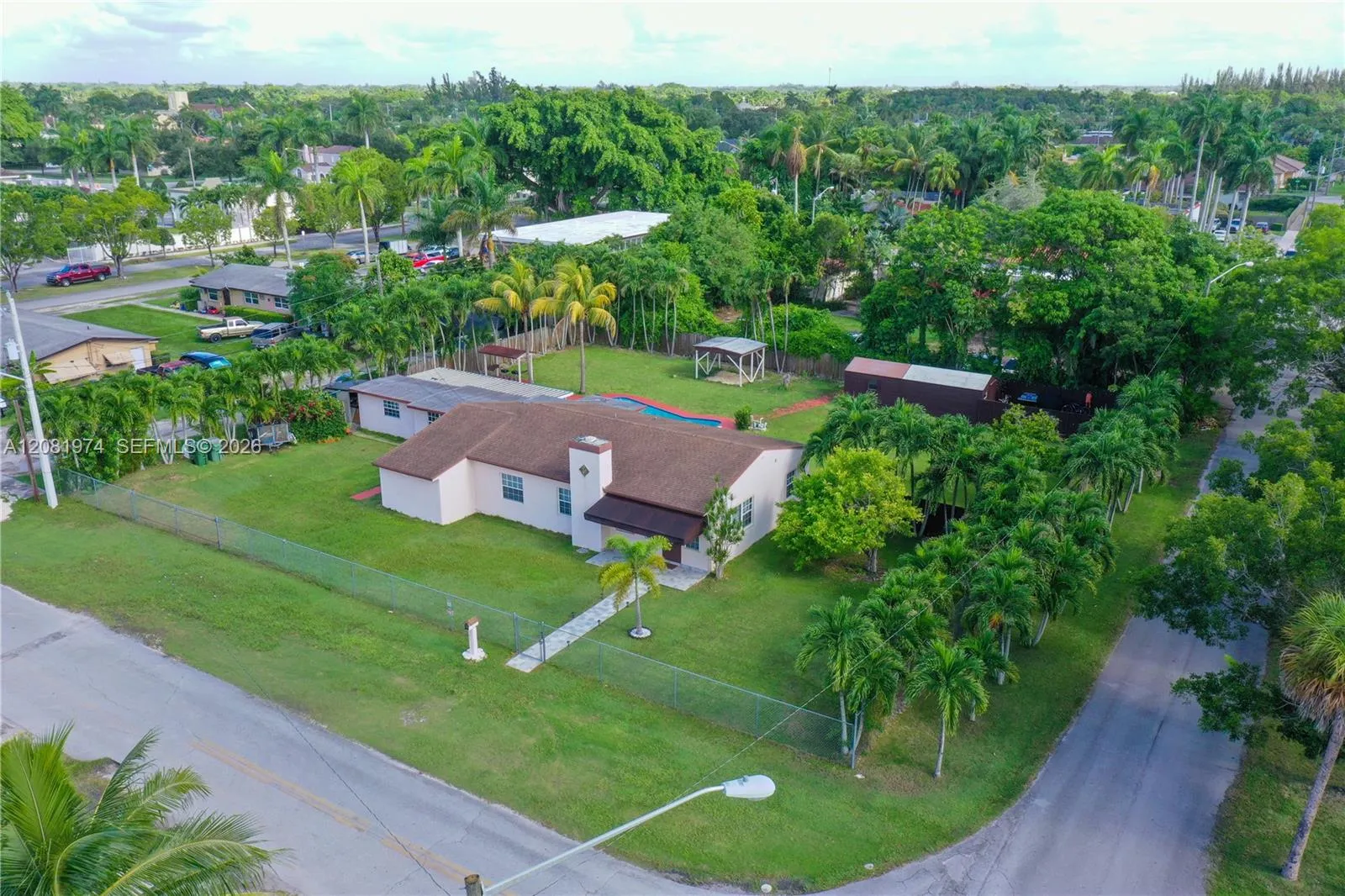 Foto de propiedad en 141 NE 14th Street, Homestead, FL 33030 Homestead con MLS# 