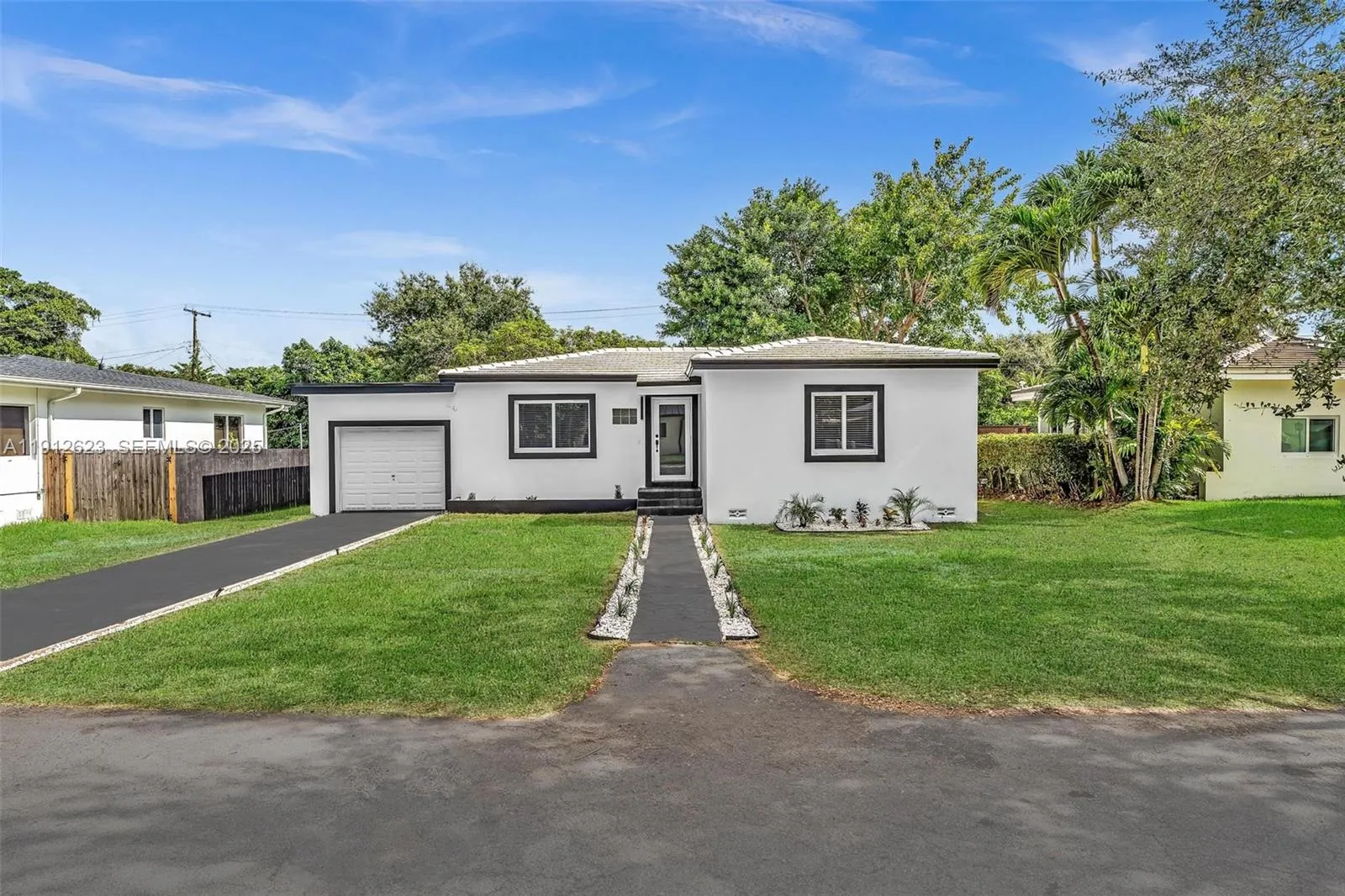 Foto de propiedad en 141 NW 89th Street, El Portal, FL 33150 El Portal con MLS# 