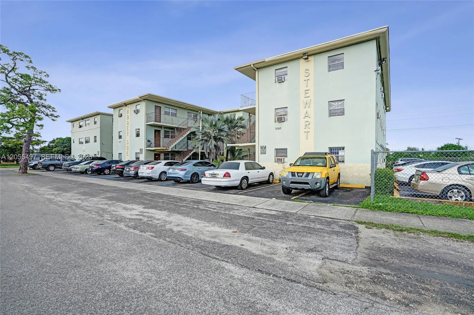Foto de propiedad en 14100 NW 24th Court 203, Opa-Locka, FL 33054 Opa-Locka con MLS# 