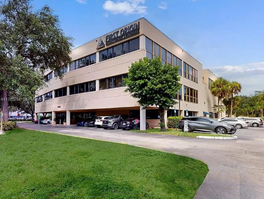 Foto de propiedad en 14100 Palmetto Frntg Road 310, Miami Lakes, FL 33016 Miami Lakes con MLS# 