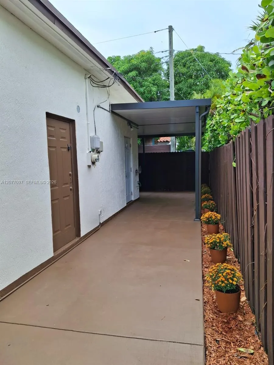 En Renta 1412 SW 82nd Court 2, Miami, FL 33144, Miami, FL 33144