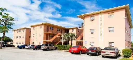 Foto de propiedad en 14120 NW 24th Court 303, Opa-Locka, FL 33054 Opa-Locka con MLS# 