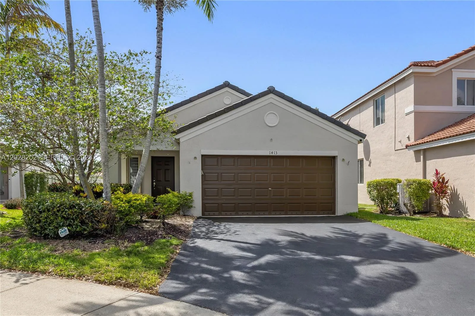 Foto de propiedad en 1413 Majesty Terrace, Weston, FL 33327 Weston con MLS# 