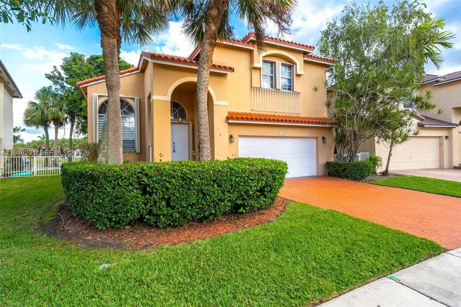 Foto de propiedad en 1413 SW 158th Avenue, Pembroke Pines, FL 33027 Pembroke Pines con MLS# 