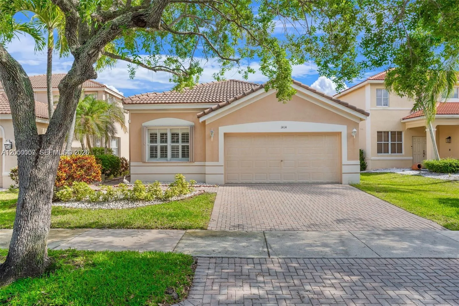 Foto de propiedad en 1414 Banyan Way, Weston, FL 33327 Weston con MLS# 