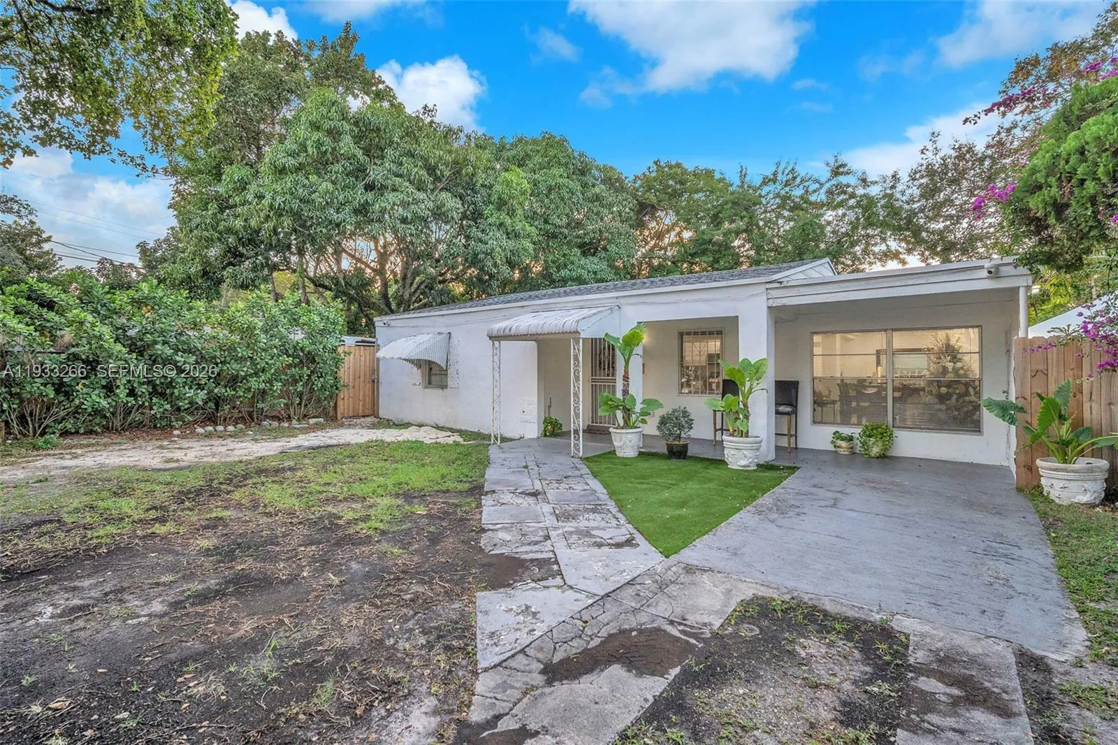 Foto de propiedad en 14140 NE 10th Avenue, North Miami, FL 33161 North Miami con MLS# 