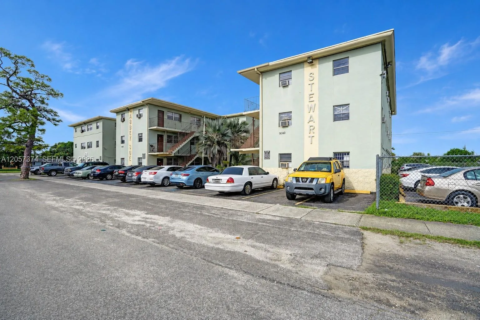 Foto de propiedad en 14140 NW 24th Court 104, Opa-Locka, FL 33054 Opa-Locka con MLS# 