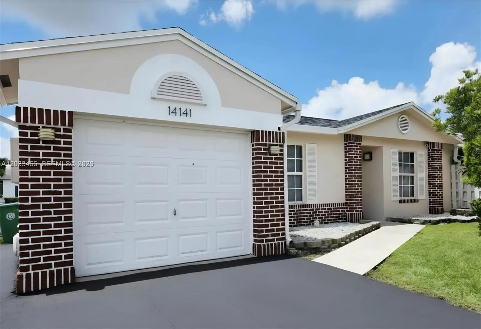 Foto de propiedad en 14141 Langley Place, Davie, FL 33325 Davie con MLS# 