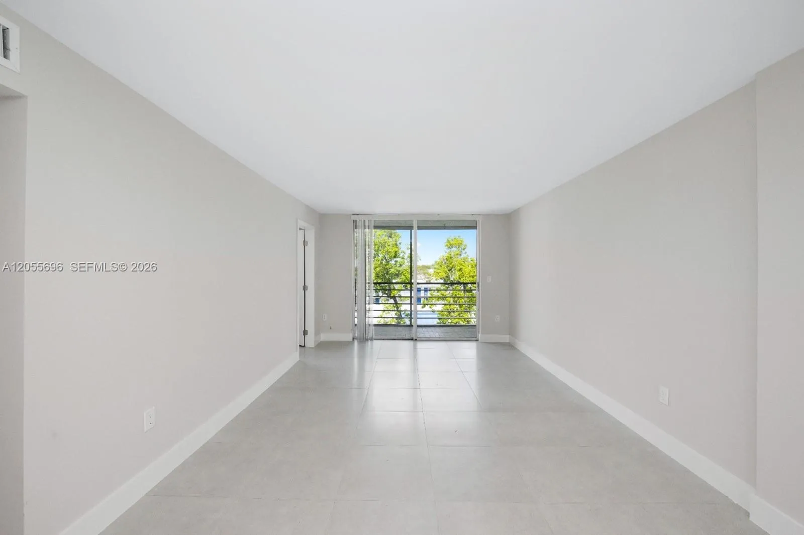 Foto de propiedad en 14165 SW 87th Street D-505, Miami, FL 33183 Miami con MLS# 
