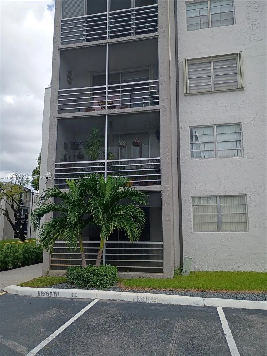 Foto de propiedad en 14165 SW 87th Street D103, Miami, FL 33183 Miami con MLS# 