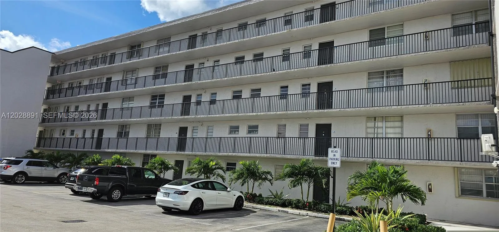 Foto de propiedad en 14170 SW 84th Street 402-F, Miami, FL 33183 Miami con MLS#