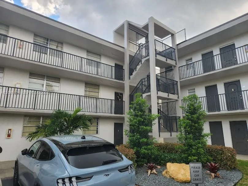 En Renta 14185 SW 87th Street A110, Miami, FL 33183, Miami, FL 33183
