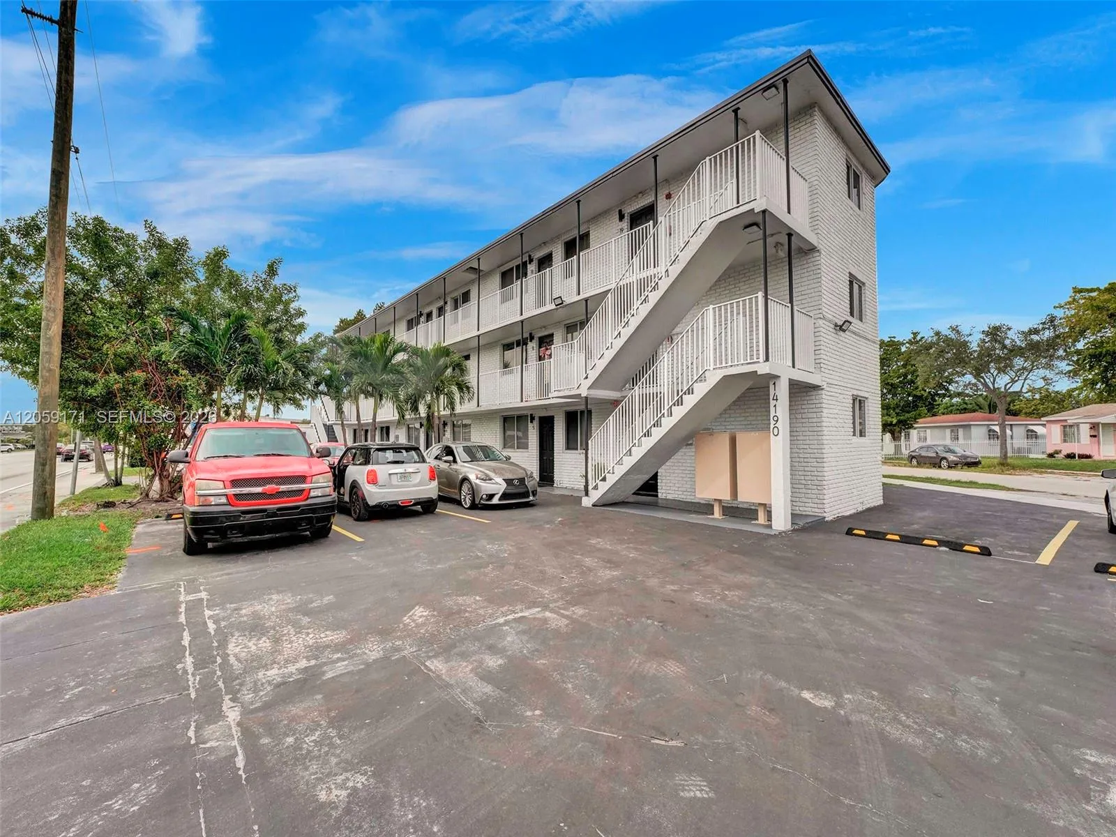 Foto de propiedad en 14190 W Dixie Highway 1, North Miami, FL 33161 North Miami con MLS# 
