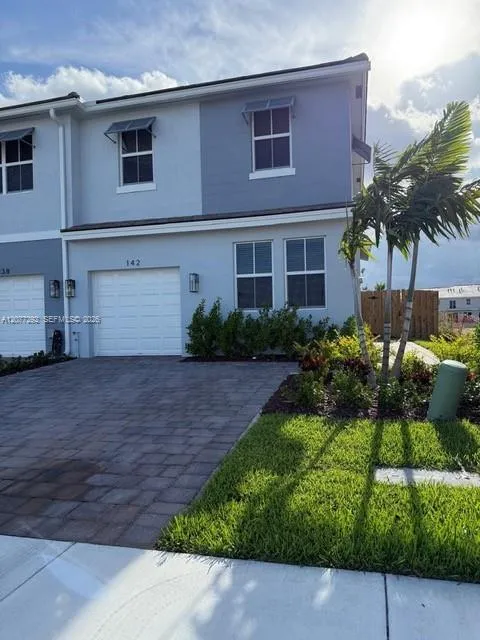 Foto de propiedad en 142 NE 14th Terrace, Homestead, FL 33033 Homestead con MLS# 