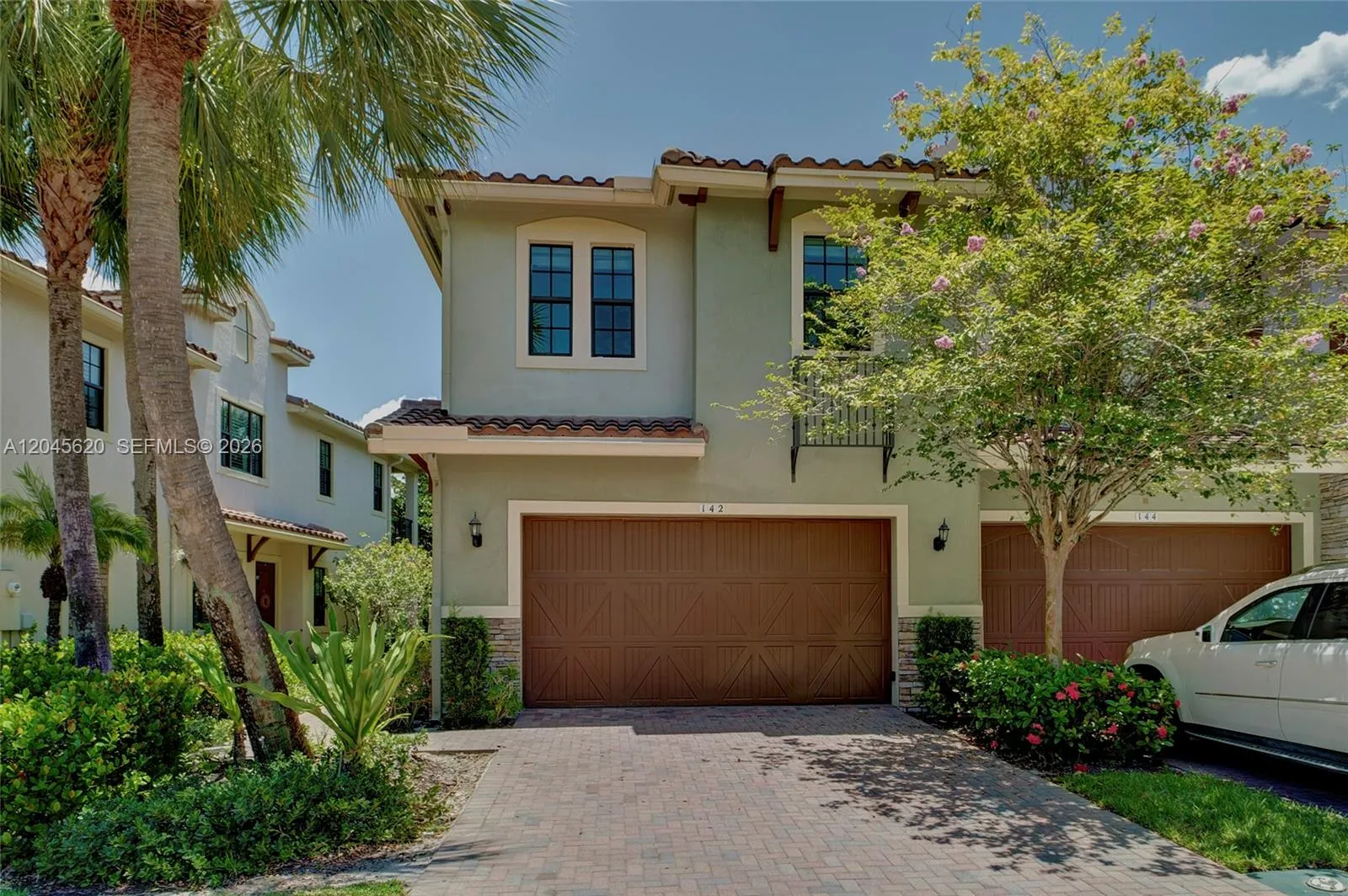 Foto de propiedad en 142 SW 127th Terrace, Plantation, FL 33325 Plantation con MLS# 
