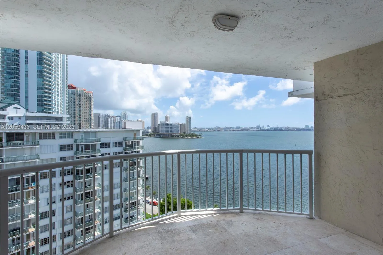 Foto de propiedad en 1420 Brickell Bay Drive 1604B, Miami, FL 33131 Miami con MLS# 