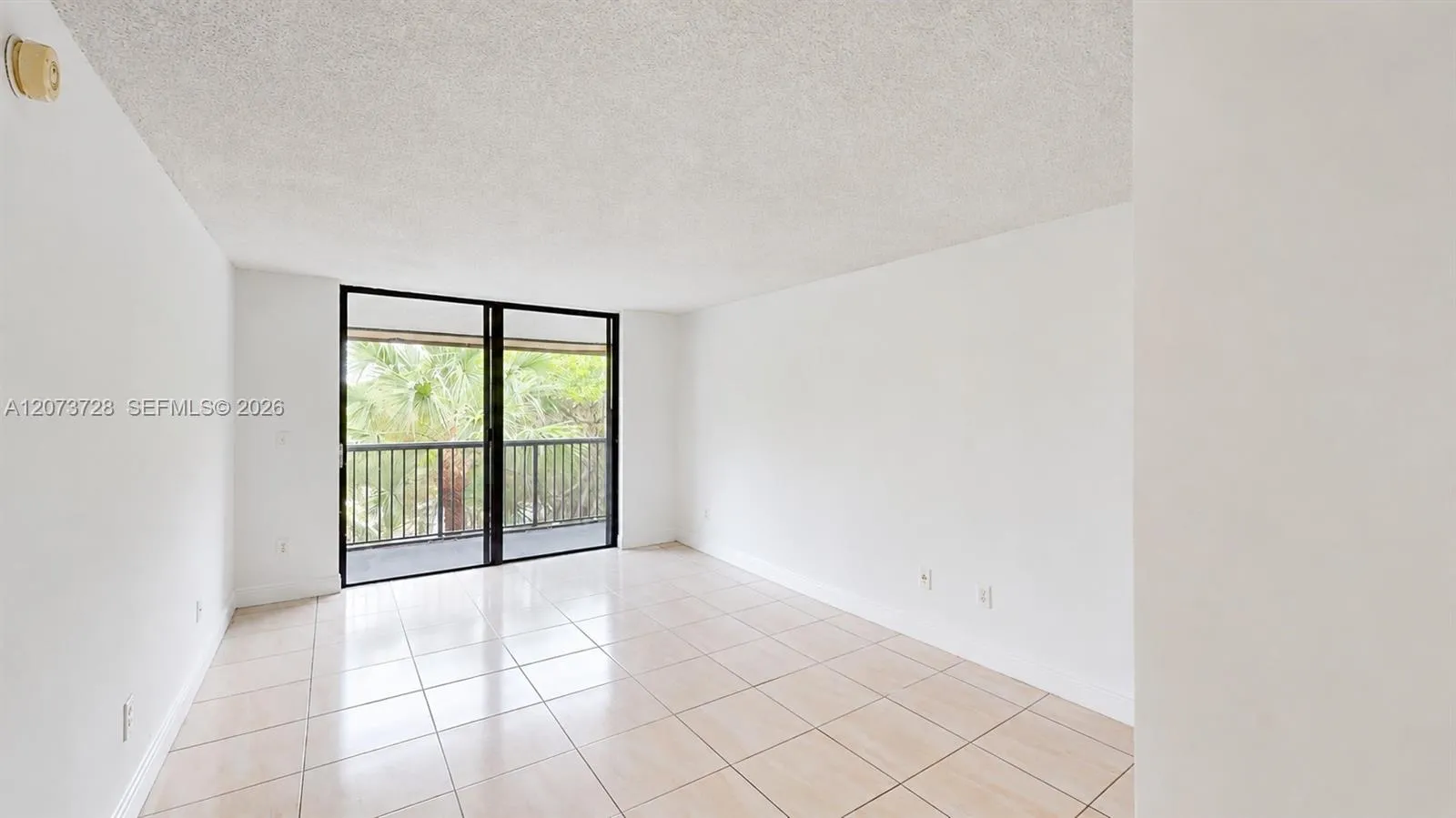 Foto de propiedad en 14201 N Kendall Drive 401D, Miami, FL 33186 Miami con MLS# 