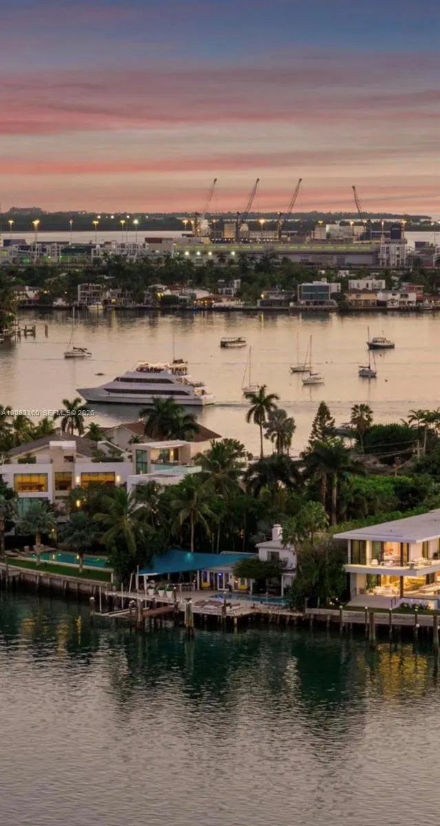 En Venta 1421 N Venetian Way, Miami, FL 33139, Miami, FL 33139