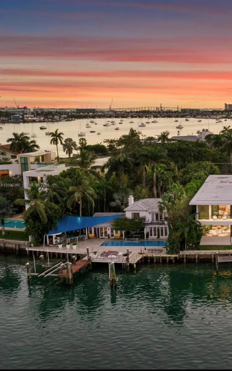 En Venta 1421 N Venetian Way, Miami, FL 33139, Miami, FL 33139