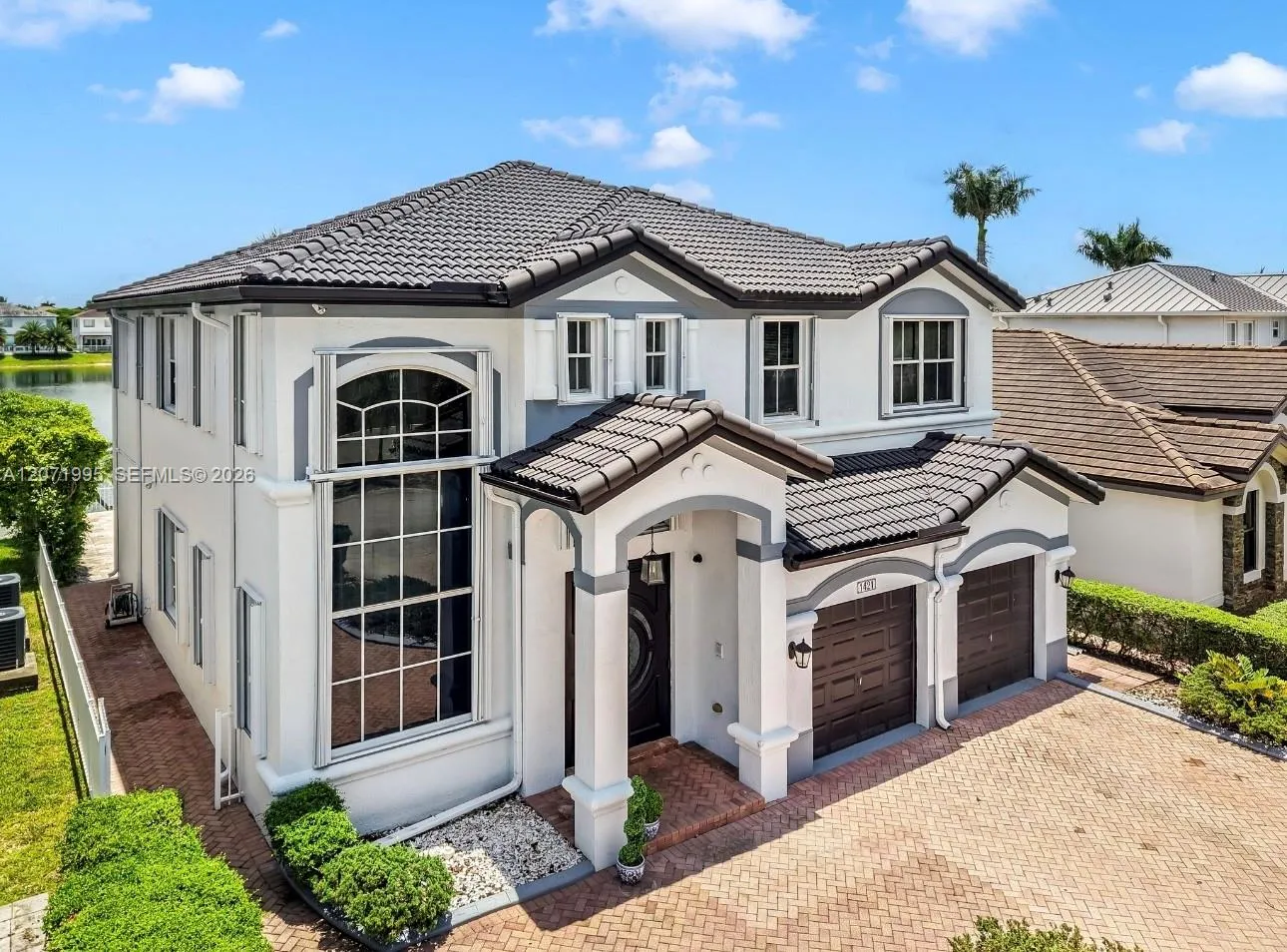 Foto de propiedad en 1421 SW 153rd Path, Miami, FL 33194 Miami con MLS# 