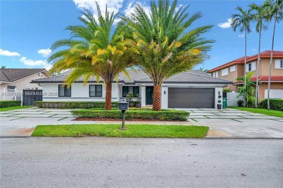 Foto de propiedad en 14211 SW 31st Street, Miami, FL 33175 Miami con MLS# 