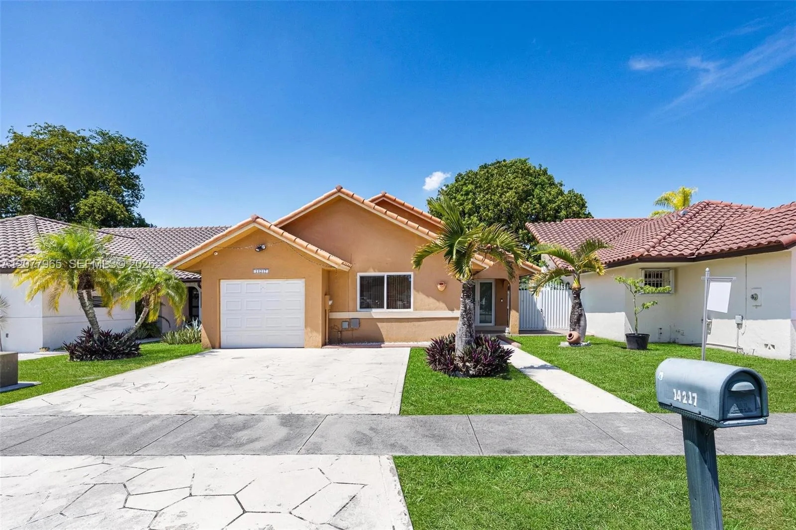 En Venta 14217 SW 102nd Street, Miami, FL 33186, Miami, FL 33186
