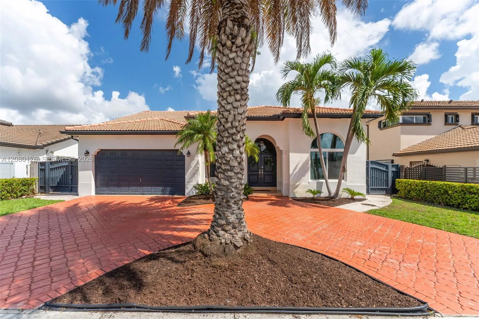Foto de propiedad en 14221 SW 28th Street, Miami, FL 33175 Miami con MLS# 