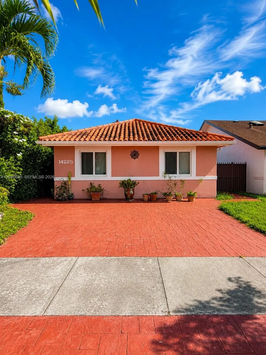 Foto de propiedad en 14225 SW 55th Street, Miami, FL 33175 Miami con MLS# 