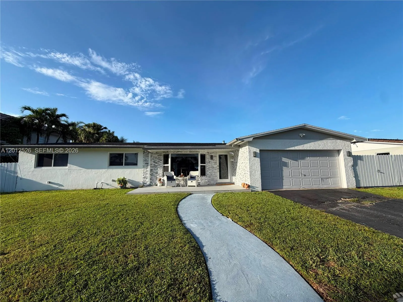 Foto de propiedad en 14234 SW 75th Terrace, Miami, FL 33183 Miami con MLS# 