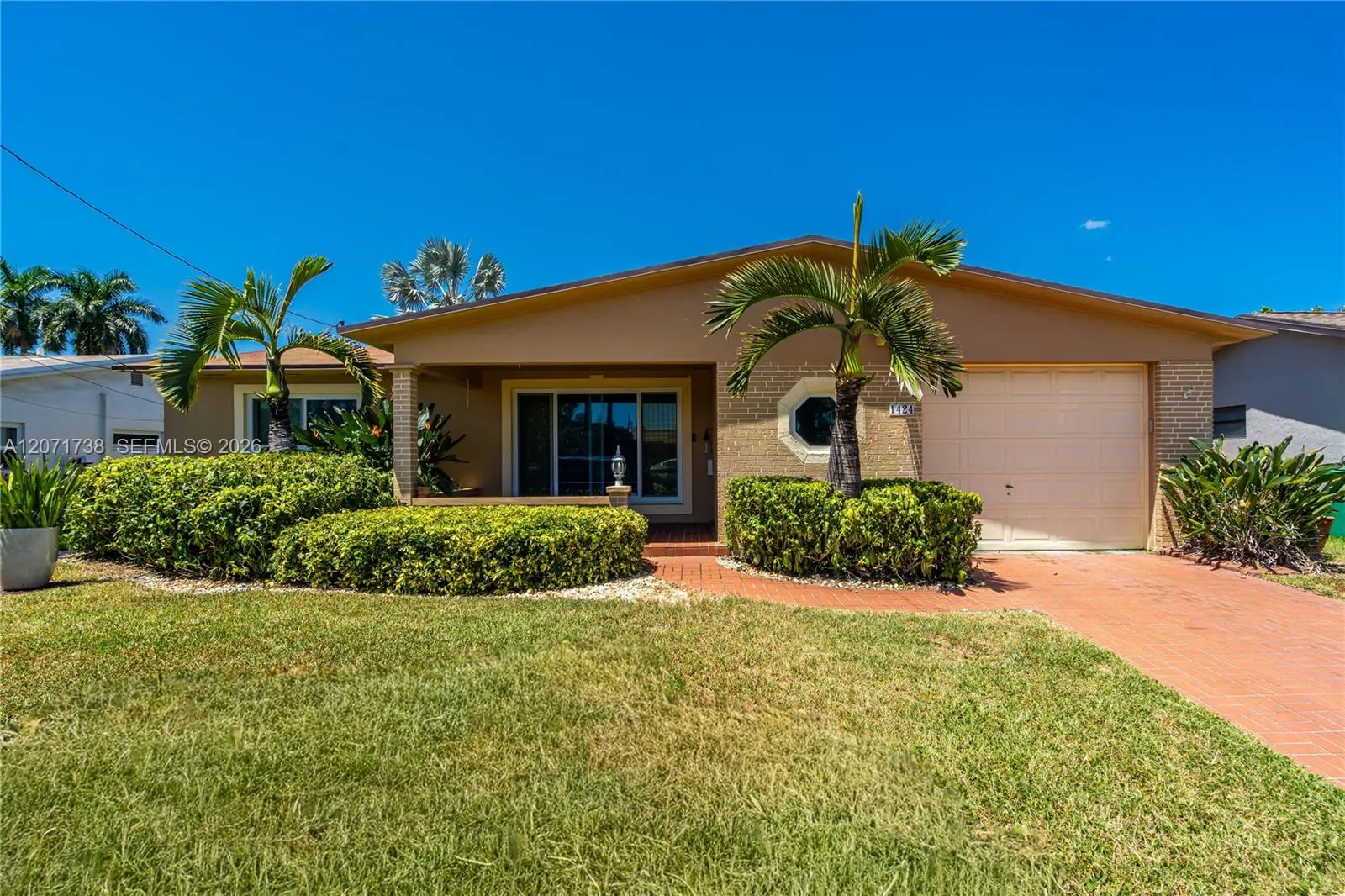 Foto de propiedad en 1424 Nautilus Isle, Dania Beach, FL 33004 Dania Beach con MLS# 