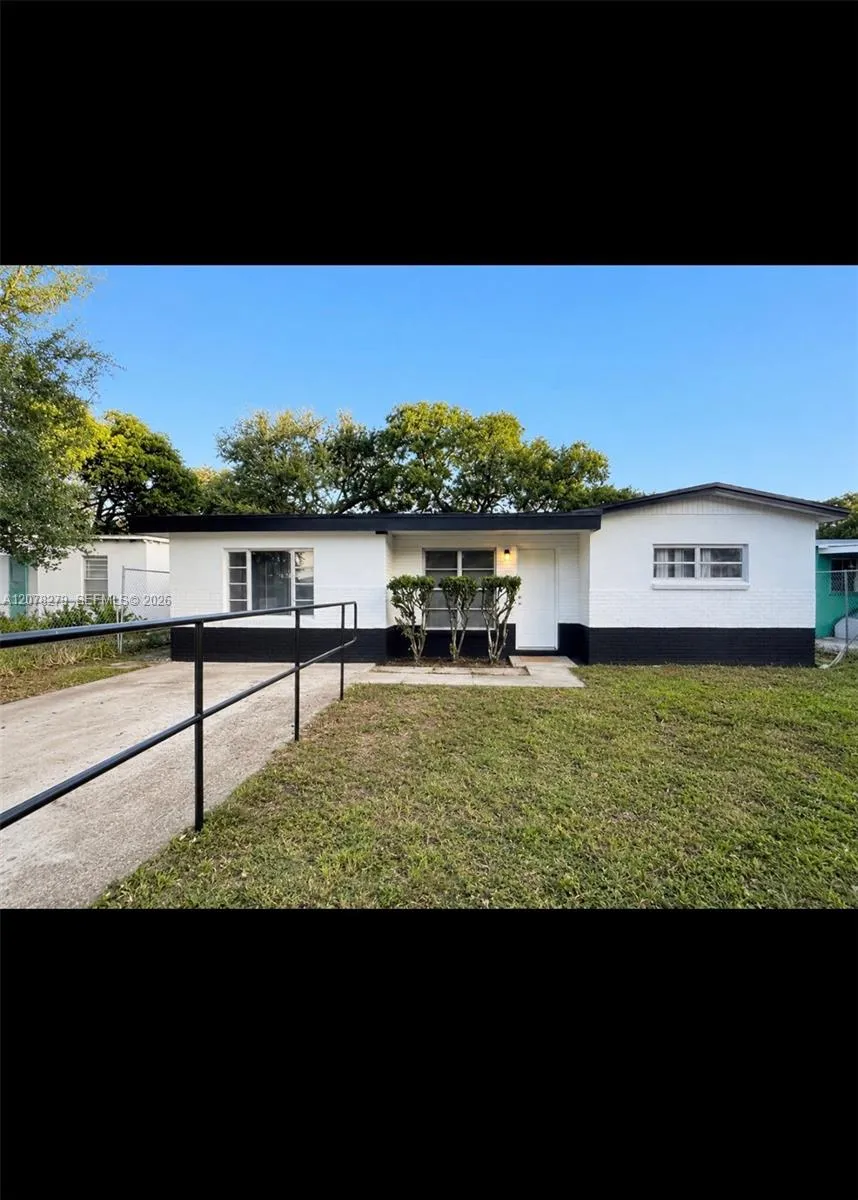 En Venta 14241 NW 23rd Place, Opa-Locka, FL 33054, Opa-Locka, FL 33054