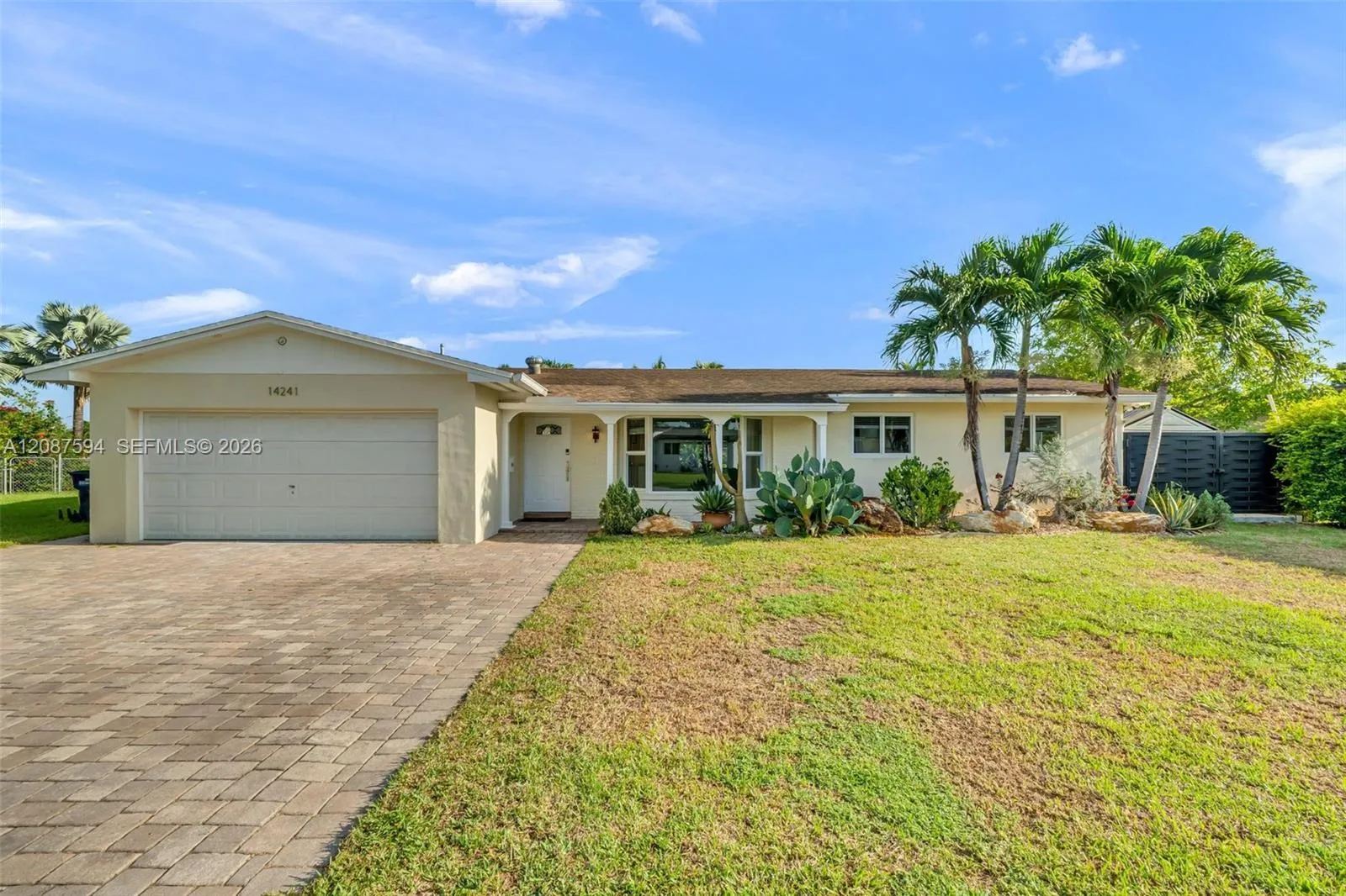 Foto de propiedad en 14241 SW 83rd Street, Miami, FL 33183 Miami con MLS# 