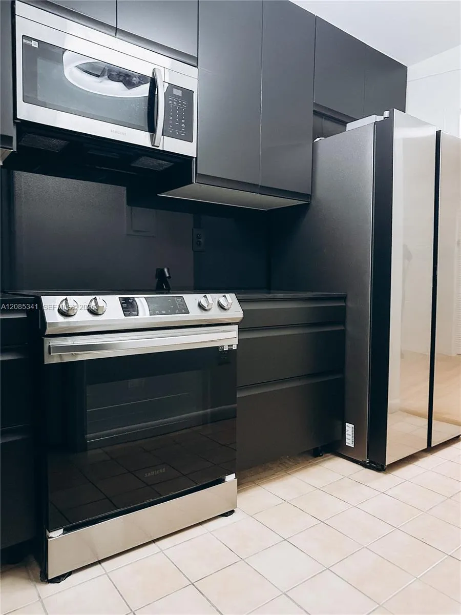 Foto de propiedad en 1425 Arthur Street 204A, Hollywood, FL 33020 Hollywood con MLS# 