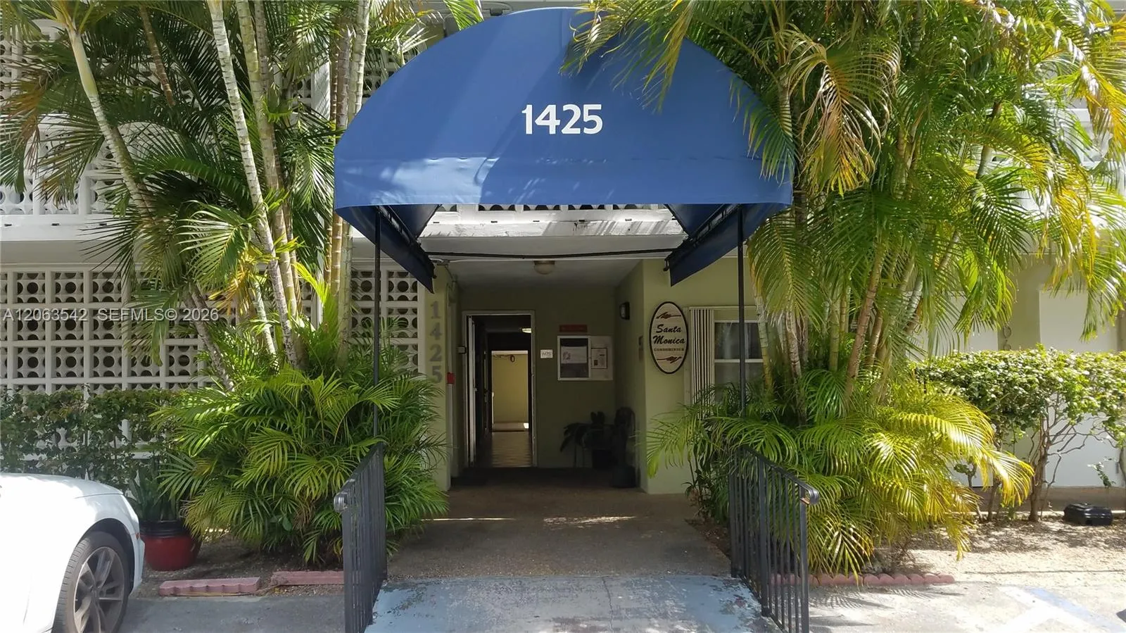 Foto de propiedad en 1425 Arthur Street 216B, Hollywood, FL 33020 Hollywood con MLS# 