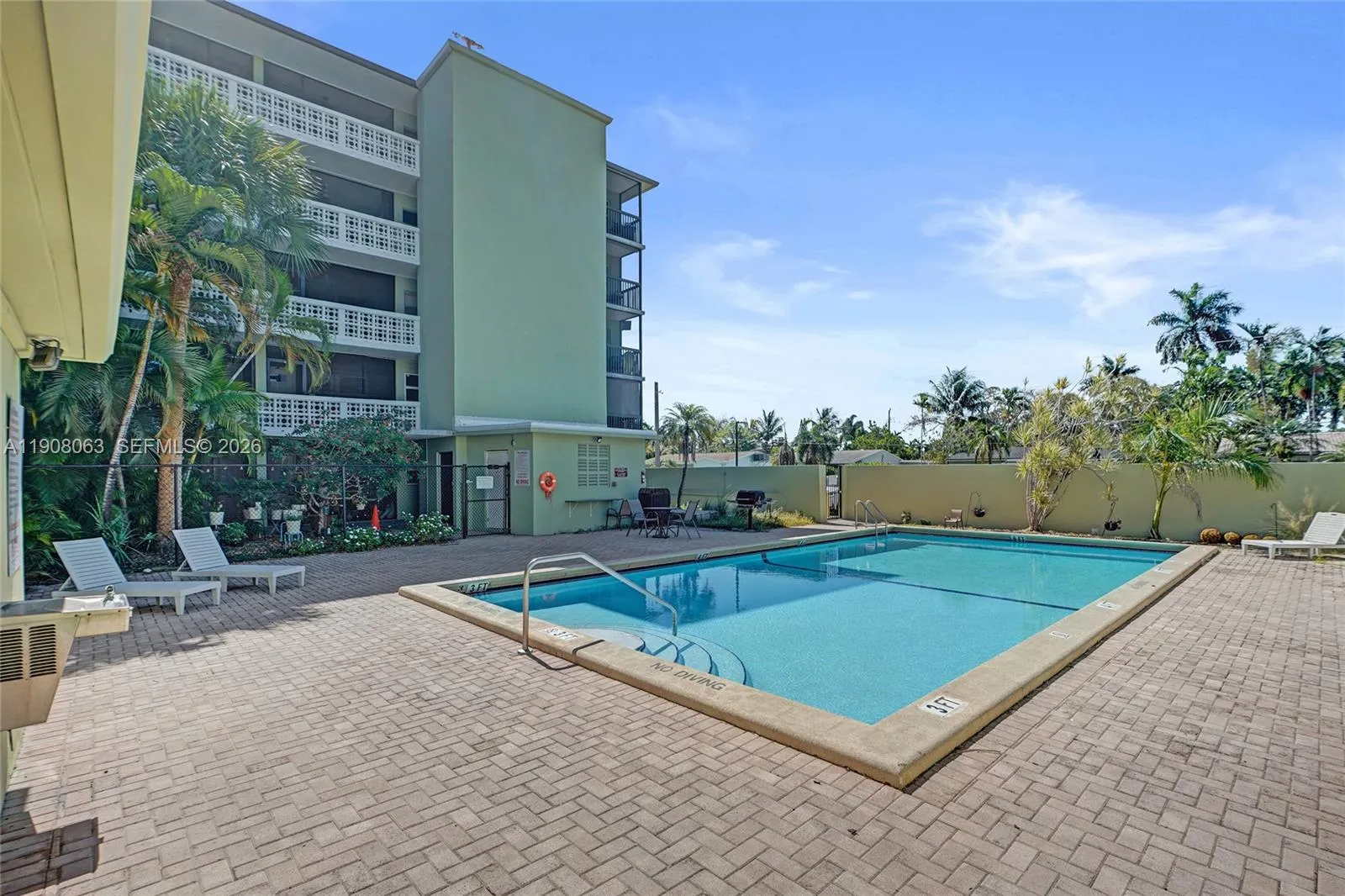Foto de propiedad en 1425 Arthur Street 301A, Hollywood, FL 33020 Hollywood con MLS# 